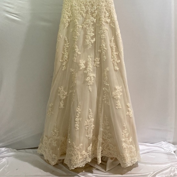 Maggie Sottero Couture Women's 8 Cream Wedding Dress - Picture 4 of 7